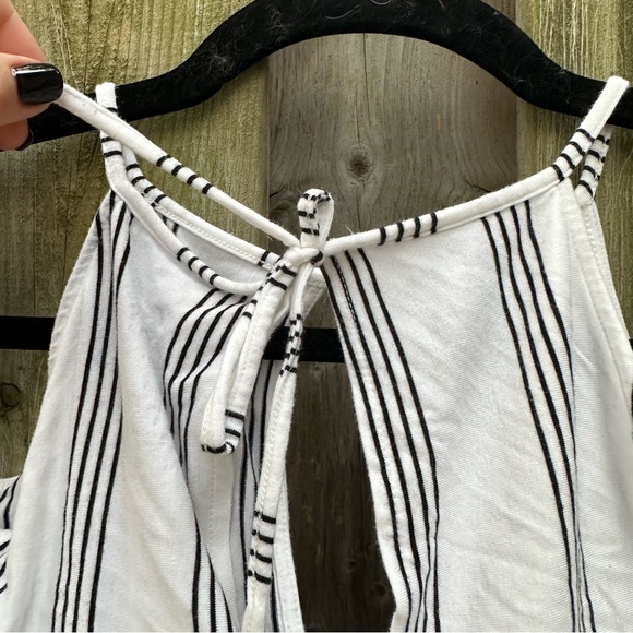 AMERICAN EAGLE Cold Shoulder Keyhole Tee - Picture 3 of 4